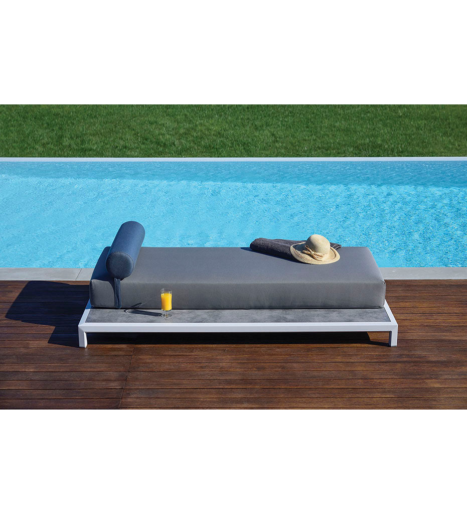 Victus Day Bed -