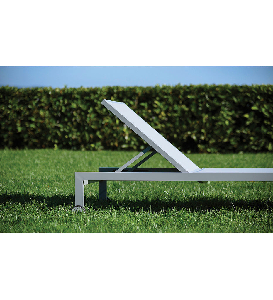 Milos Tall Sunlounger With Int Wheels -