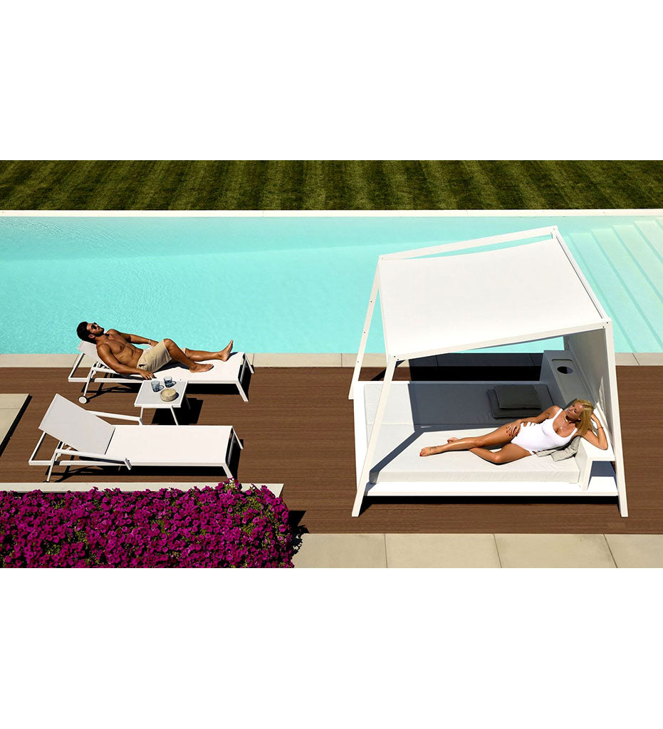 lifestyle,  10DEKA Amelia Sunlounger With Ext Wheels 